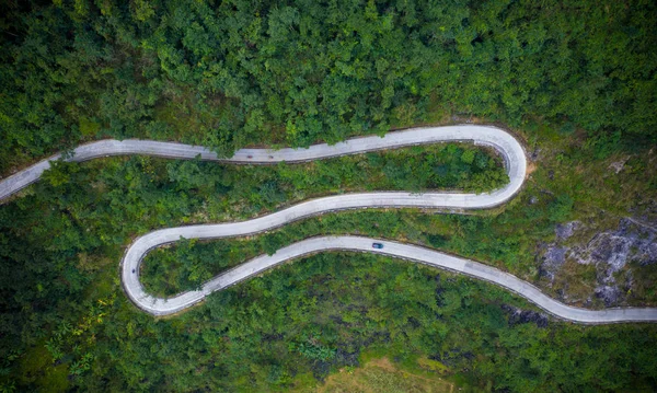 Veduta Aerea Una Tortuosa Strada Montagna Intorno Alle Montagne Nella — Foto Stock