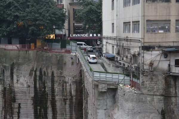 Uma Unidade Residente Local Beira Penhasco Para Deixar Estacionamento Chongqing — Fotografia de Stock