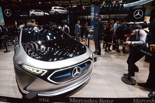 People Visit Stand Mercedes Benz 15Th China Guangzhou International Automobile — Stock Photo, Image