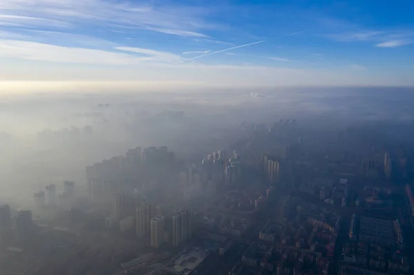 Stadtbild Mit Hochhäusern Und Wolkenkratzern Einem Wolkenmeer Der Stadt Harbin — Stockfoto