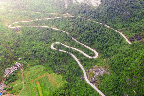 Εναέρια Άποψη Του Ενός Ελικοειδούς Ορεινού Δρόμου Γύρω Βουνά Γιάο — Φωτογραφία Αρχείου
