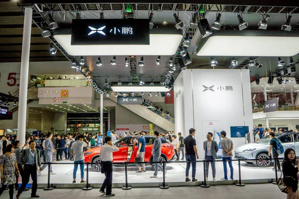 Gente Visita Stand Xpeng Motors Durante 16ª Exposición Internacional Automóviles — Foto de Stock