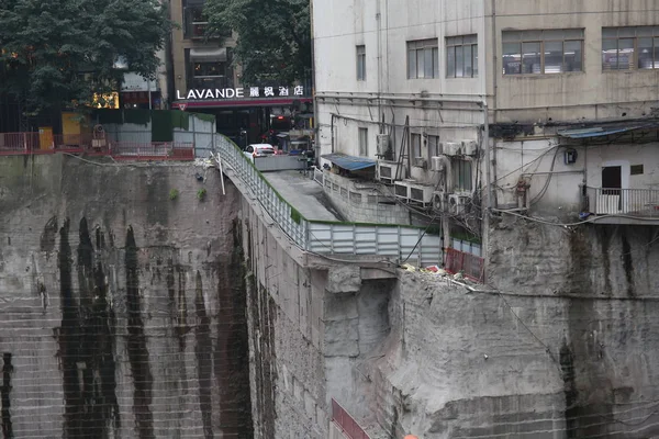 Lokal Bosatt Enhet Kanten Klippa Att Lämna Parkeringsplats Chongqing Kina — Stockfoto