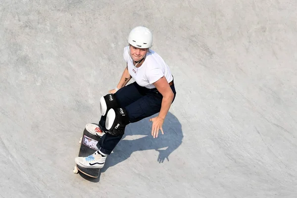 Odtwarzacz Konkuruje Meczu Finałowym Kobiet Podczas 2018 Skate Park Skateboarding — Zdjęcie stockowe