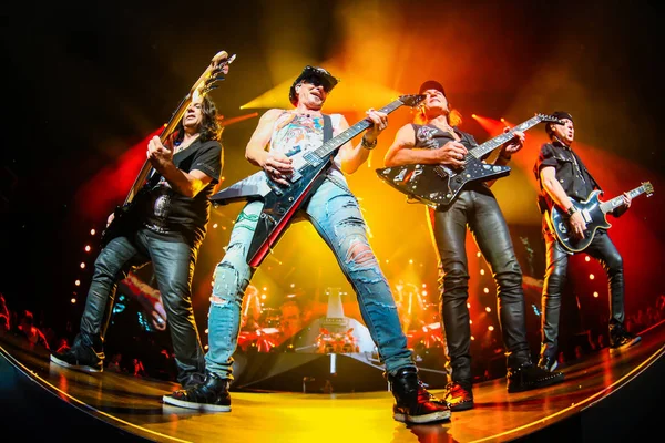 Miembros Banda Rock Alemana Scorpions Presentan Durante Concierto Crazy World — Foto de Stock
