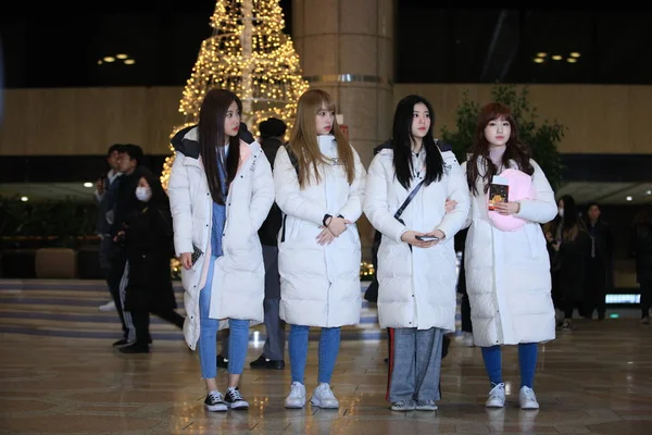 Members South Korean Girl Group Izone Stylized One Arrive Gimpo — Stock Photo, Image