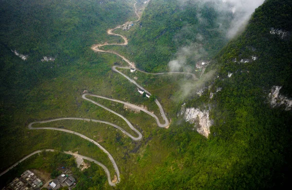 Letecký Pohled Klikaté Horské Silnice Kolem Hory Yao Autonomní County — Stock fotografie