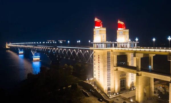 Vista Aérea Del Iluminado Puente Del Río Nanjing Yangtze Ciudad — Foto de Stock