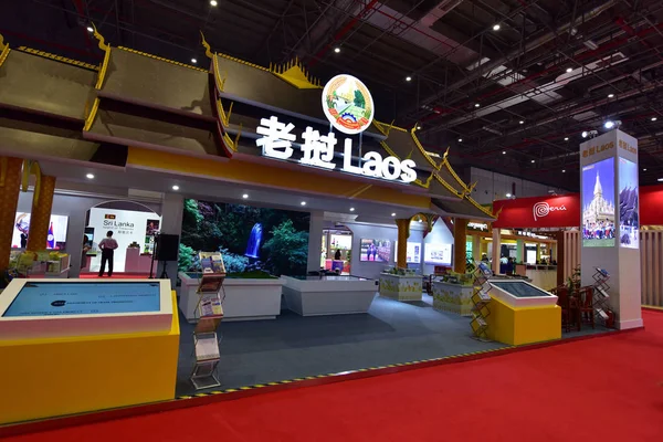 Nsanlar Ilk Çin Uluslararası Alma Expo Sırasında Ciie 2018 Şanghay — Stok fotoğraf