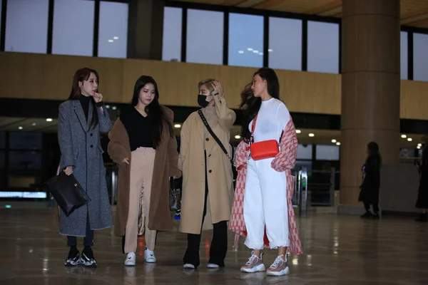 Membri Del Gruppo Femminile Sudcoreano Mamamoo Arrivano All Aeroporto Internazionale — Foto Stock