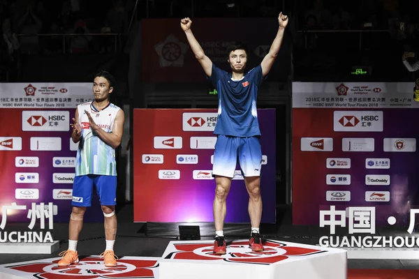 Kento Momota Japón Izquierda Shu Yuqi China Asisten Ceremonia Entrega —  Fotos de Stock