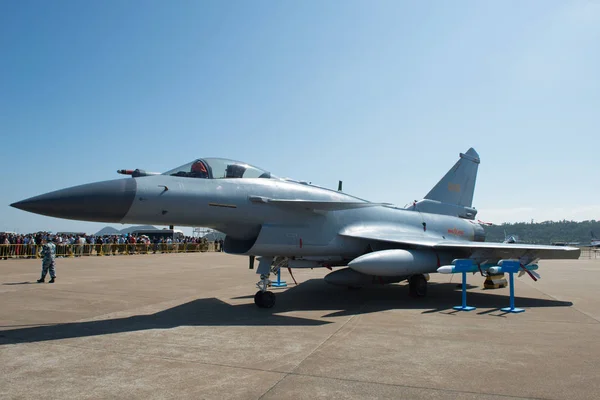 11月6日 在中国南方广东省珠海市举行的第十二届中国国际航空航天展览会 也被称为 2018年中国航空展 上展出了中国人民解放军 Pla 空军的 10B 战斗机 — 图库照片