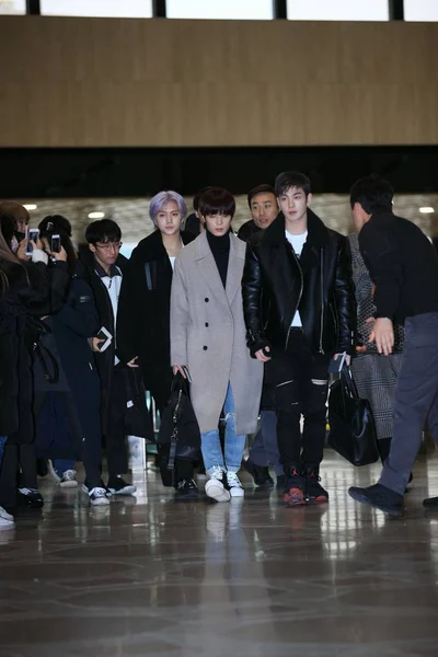 Membros Boy Band Sul Coreana Est Chegam Aeroporto Internacional Gimpo — Fotografia de Stock