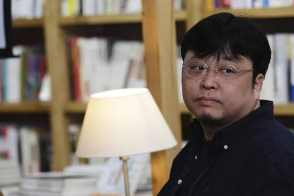 2012年1月15日 斯玛蒂桑科技有限公司创始人 Ceo 在中国北京一家书店接受采访 — 图库照片