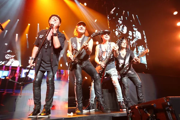 Membri Della Rock Band Tedesca Scorpions Esibiscono Durante Concerto Crazy — Foto Stock