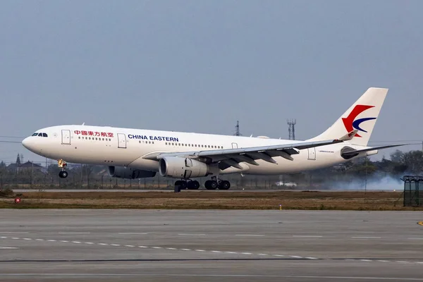 Avion Réaction A330 243 China Eastern Airlines Décolle Aéroport International — Photo
