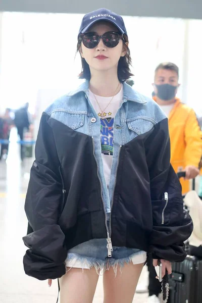 Kinesisk Skådespelerska Jing Tian Anländer Beijing Capital International Airport Före — Stockfoto