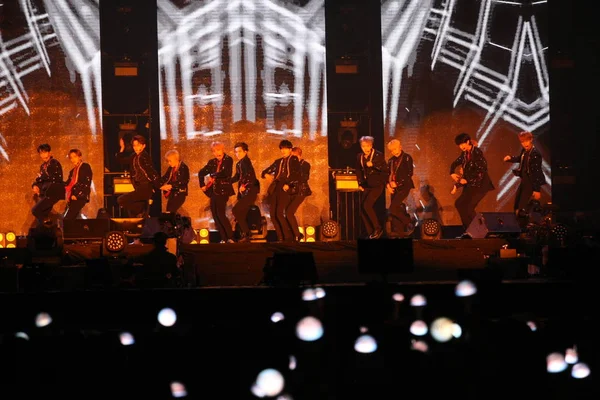 韓国少年グループのメンバーも Svt 2018 コンサート 理想的なカット 香港の中に実行 2018 — ストック写真
