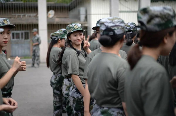 Reclute Cinesi Partecipano Addestramento Militare Presso Università Normale Shandong Nella — Foto Stock