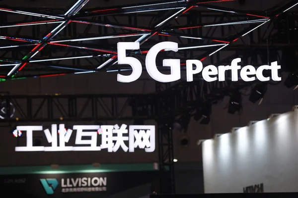 中国上海における第20回中国国際工業博覧会 Ciif 2018 において5G のロゴが展示されている 月19日 2018 — ストック写真