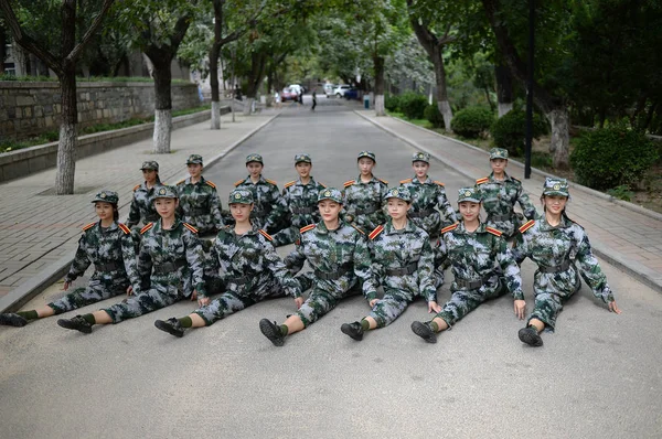Kínai Munkatársakat Vesz Részt Katonai Képzés Shandong Normal University Nan — Stock Fotó