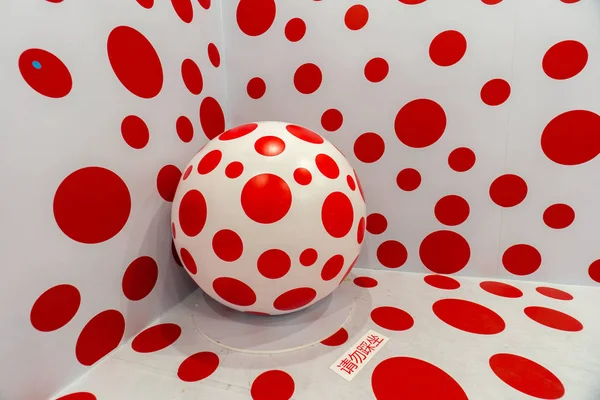 Nsanlar Şanghay Yayoi Kusama Takashi Murakami Ortak Sanat Sergisi Ziyaret — Stok fotoğraf