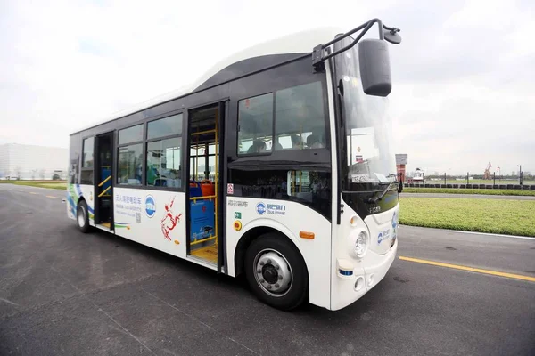 Exhibe Autobús Eléctrico Autónomo Antes Conferencia Mundial Inteligencia Artificial 2018 —  Fotos de Stock