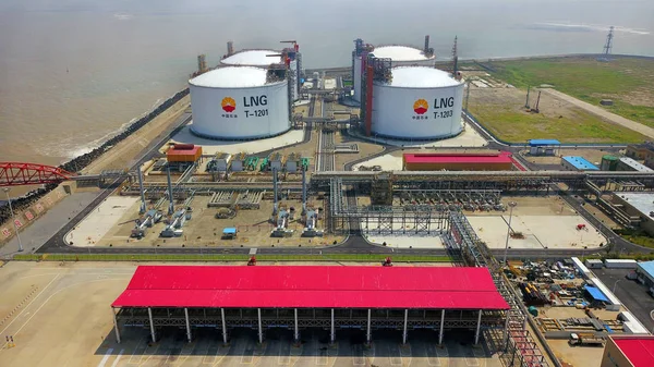 Vista Aérea Los Tanques Almacenamiento Gas Natural Licuado Gnl Terminal — Foto de Stock