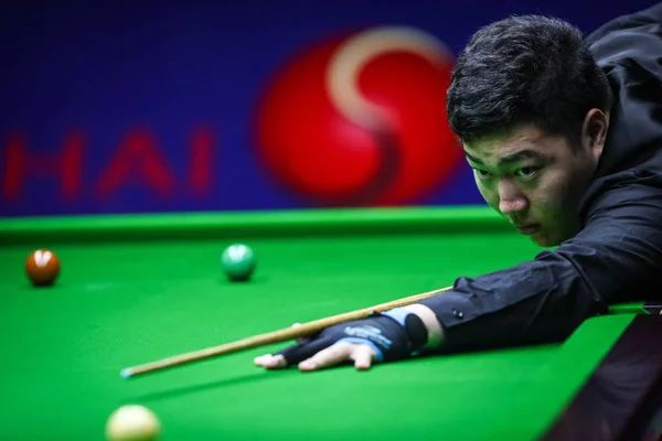 Yan Bingtao China Joga Contra Anthony Mcgill Escócia Sua Primeira — Fotografia de Stock