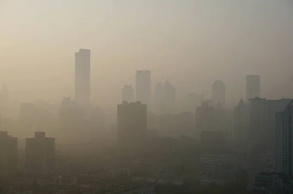 Hochhäuser Und Wolkenkratzer Dichten Smog Der Stadt Nanjing Der Ostchinesischen — Stockfoto