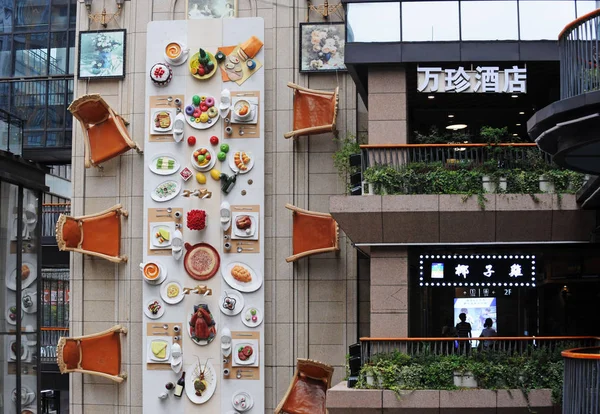 Wiszący Stół Jest Zainstalowany Powierzchni Pięciopiętrowego Budynku Wuhan Miasta Centralnej — Zdjęcie stockowe