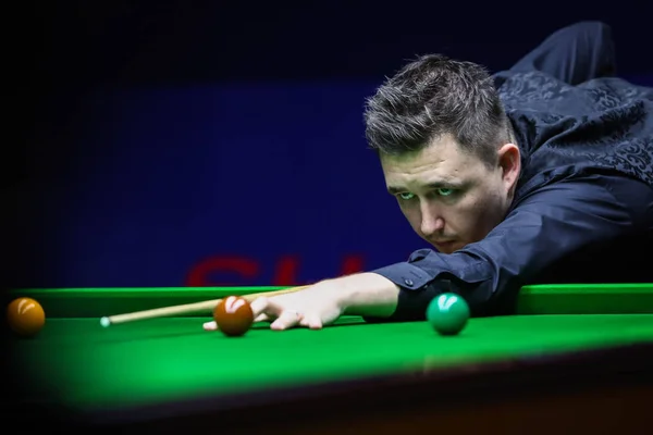 Kyren Wilson Van Engeland Speelt Een Schot Van Ryan Day — Stockfoto