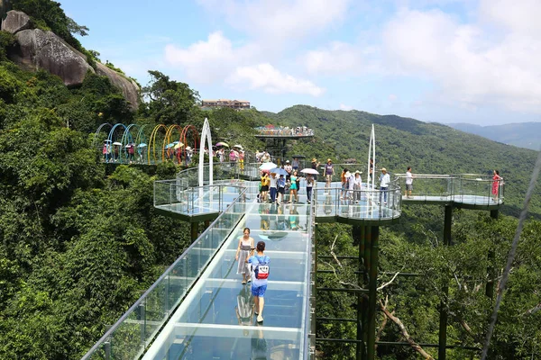 Les Touristes Marchent Sur Une Passerelle 400 Mètres Long Fond — Photo