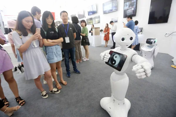 Robot Realiza Taichi Shadowboxing Antes Conferencia Mundial Inteligencia Artificial 2018 —  Fotos de Stock