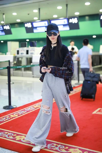 Chinees Model Mengyao Beter Bekend Als Ming Arriveert Shanghai Hongqiao — Stockfoto