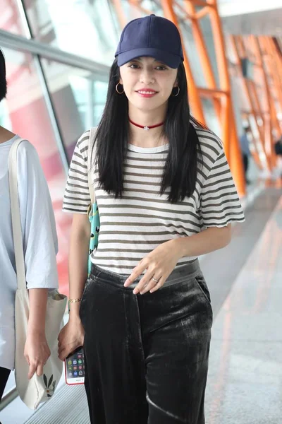 Actrice Chinoise Yao Chen Arrive Aéroport International Pékin Avant Son — Photo