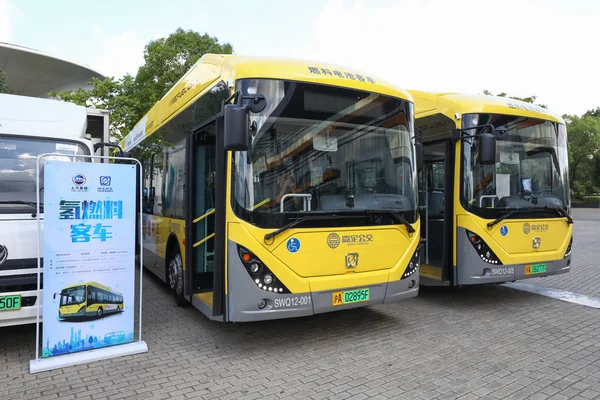 Los Autobuses Propulsados Por Pilas Combustible Representan Una Estación Servicio —  Fotos de Stock