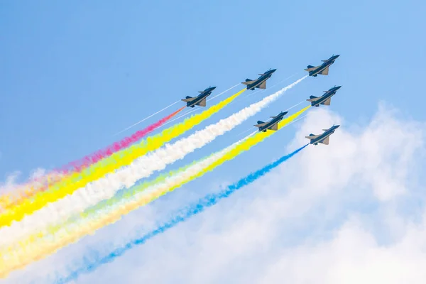 8月1日的 10A 战斗机或中国人民解放军空军的巴伊特技飞行队 在第十二届中国国际航空航天展览会 也被称为2018年中国航空展 期间在珠海南池举行 — 图库照片