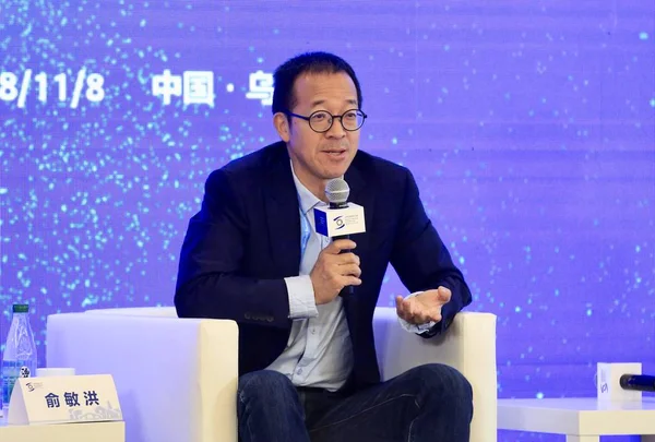 Michael Minhong Alapítója Vezérigazgatója Keleti Oktatás Technology Group Kérdéseire Egy — Stock Fotó
