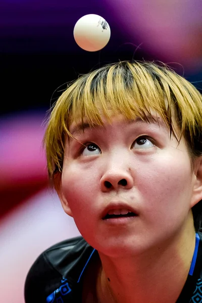 中国の朱苓は 成都市 中国南西部の四川省 2018 日に叔父ポップ 2018 Ittf 女子ワールド カップ中にスウェーデンのマチルダ Ekholm — ストック写真