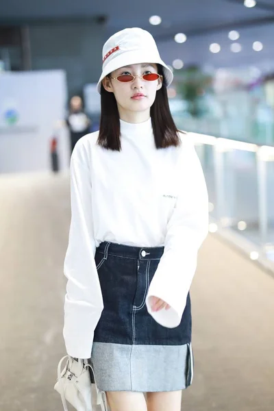 Chinese Actrice Qin Arriveert Bij Shanghai Hongqiao International Airport Voor — Stockfoto