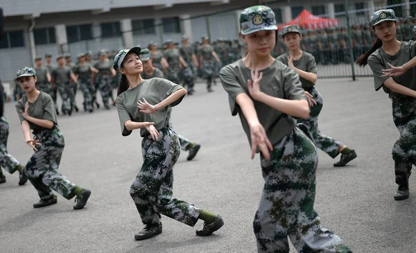 Recrutas Chineses Participam Treinamento Militar Universidade Normal Shandong Cidade Nan — Fotografia de Stock