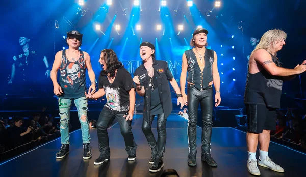 Membri Della Rock Band Tedesca Scorpions Esibiscono Durante Concerto Crazy — Foto Stock