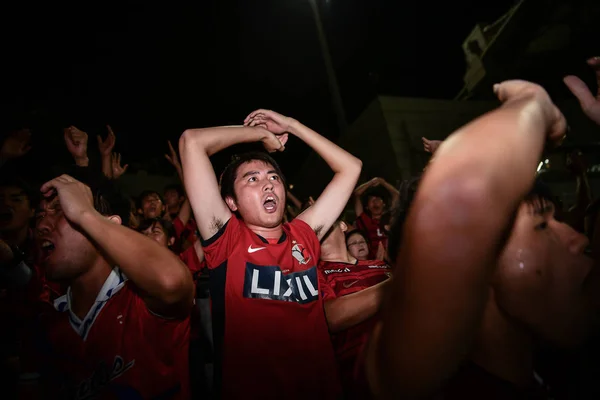 Tifosi Calcio Sventolano Bandiere Urlano Slogan Mostrare Sostegno Kashima Antlers — Foto Stock