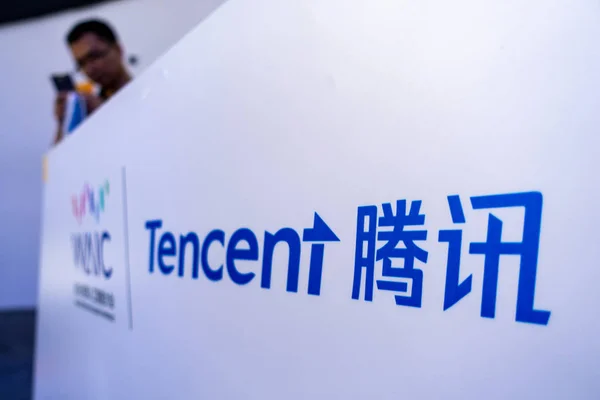 Ludzie Odwiedzić Stoisko Tencent Konferencji 2018 Świata Sztucznej Inteligencji Waic — Zdjęcie stockowe