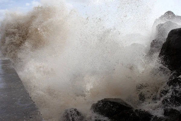 Ogromne Fale Otworu Pływowego Spowodowane Przez Tajfun Trami Tajfun Roku — Zdjęcie stockowe