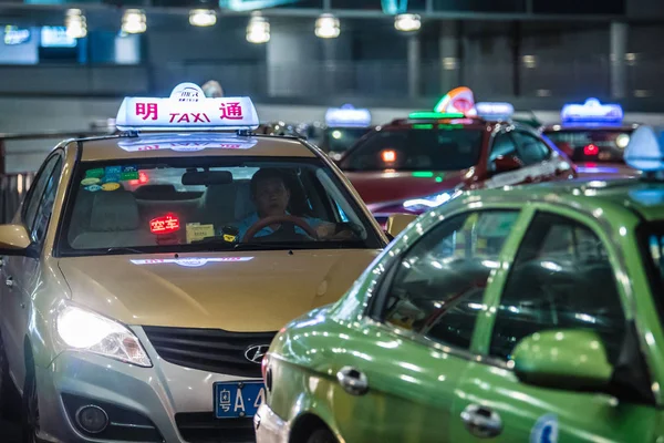 Guangzhou Baiyun Nemzetközi Repülőtér Terminál Pick Taxiállomás Utasok Felvenni Mint — Stock Fotó