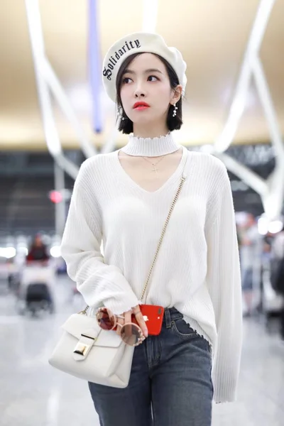 Çinli Şarkıcı Aktris Victoria Şarkı Qian Geldiğinde Shanghai Pudong Uluslararası — Stok fotoğraf
