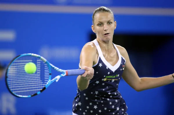 Karolina Pliskova República Tcheca Devolve Uma Foto Para Wang Qiang — Fotografia de Stock