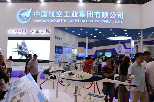 Emberek Látogatást Stand Repülési Industry Corporation Kína Avic Alatt Expo — Stock Fotó